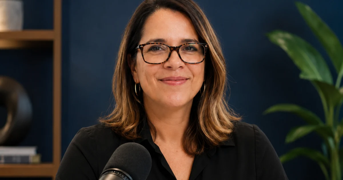 Carol Ferraz em gravação de podcast sobre CRM automotivo